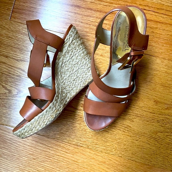 Michael Kors Size 9 Brown Leather Wedges - Picture 2 of 2